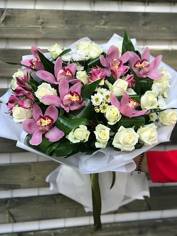 Букет цветов из: Розы и Хризантемы в Некрасово