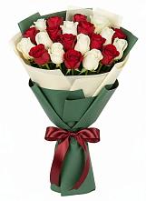 Букет Микс из красных и белых роз в Некрасово