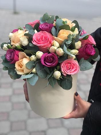 Цветочная композиция из Розы в шляпной коробке в Некрасово