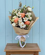 Букет цветов из:  Альстромерии, Лизиантусы, Розы и Хризантемы в Некрасово