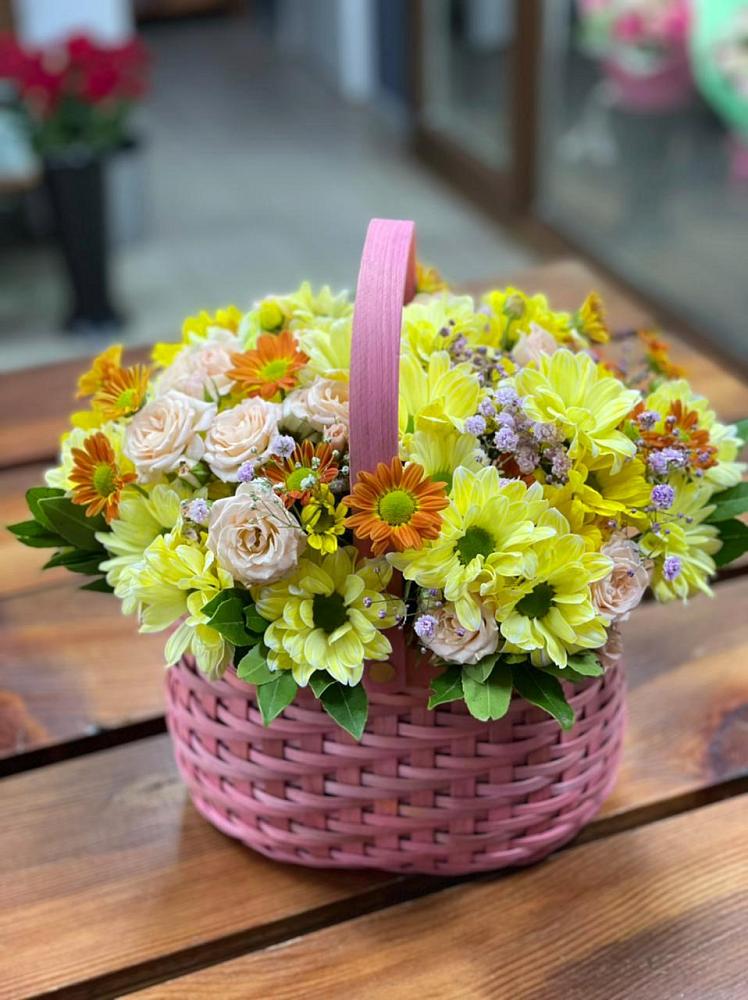 Цветочная композиция из Хризантемы и Розы в корзине в Некрасово