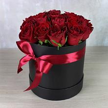 Цветочная композиция из Розы в шляпной коробке в Некрасово