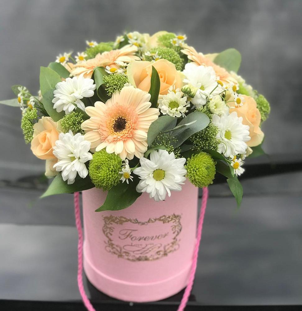 Цветочная композиция из Розы, Герберы и Хризантемы в шляпной коробке в Некрасово