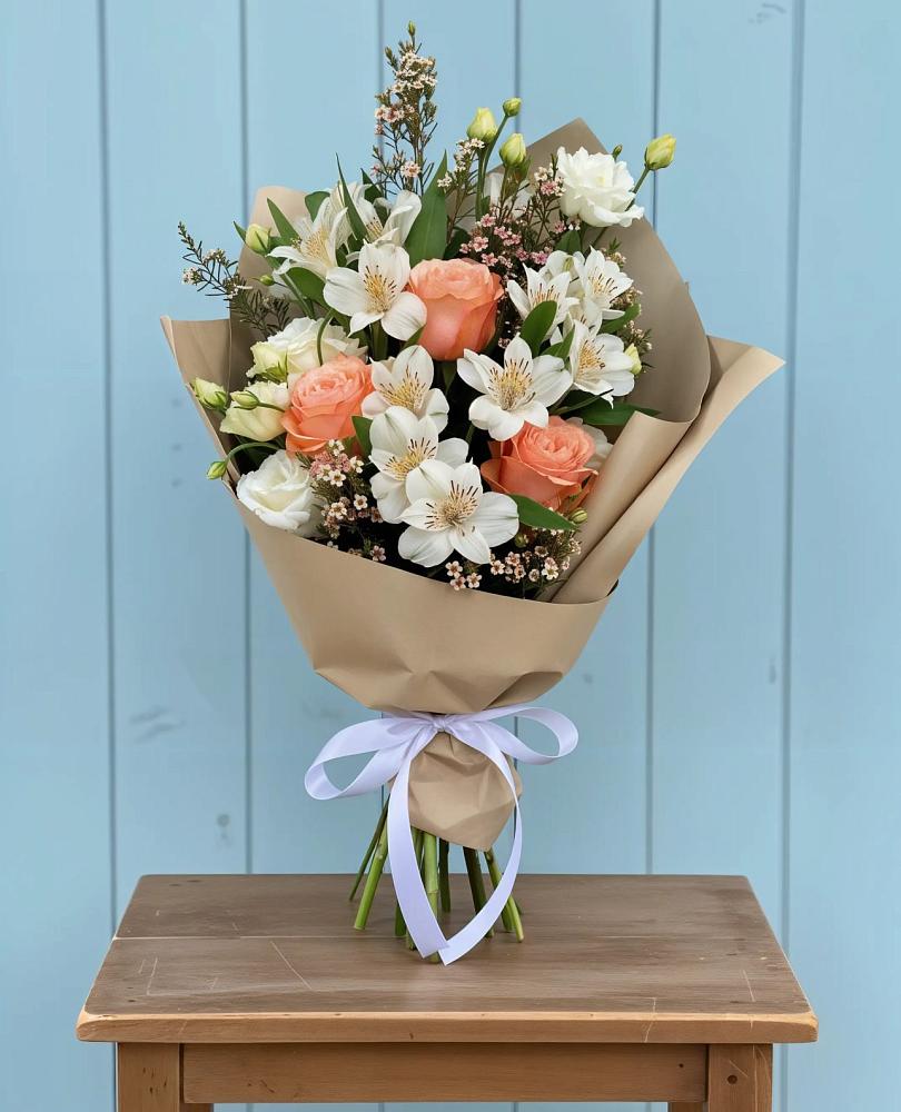 Букет цветов из: Альстромерии, Лизиантусы, Розы и Хризантемы в Некрасово