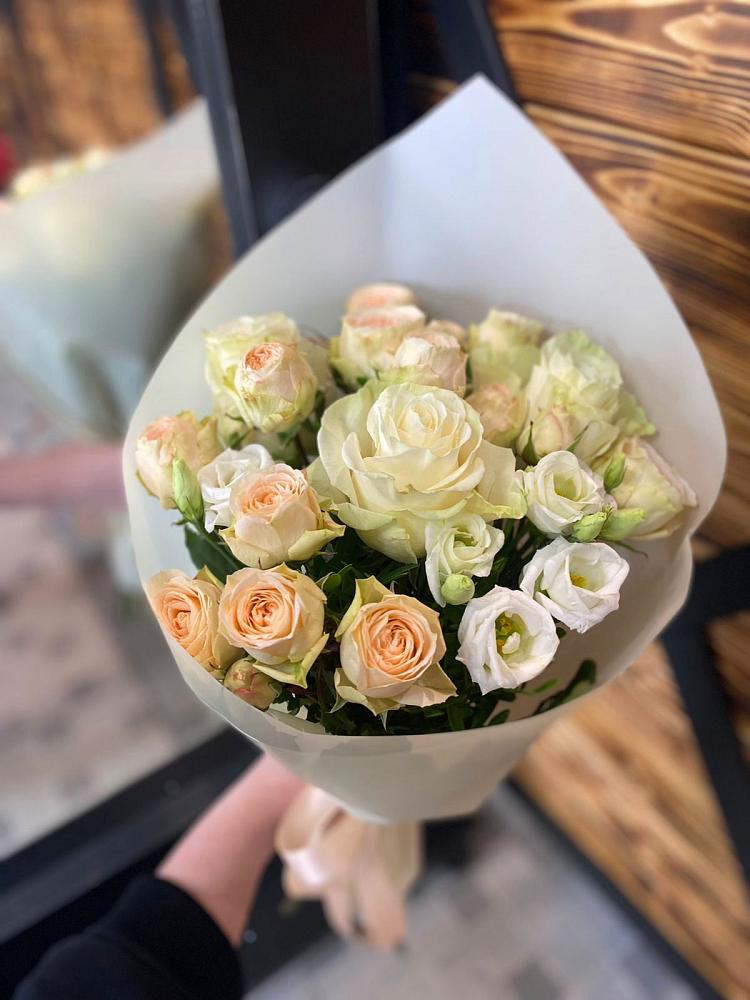 Букет цветов из: Розы и Лизиантусы в Некрасово